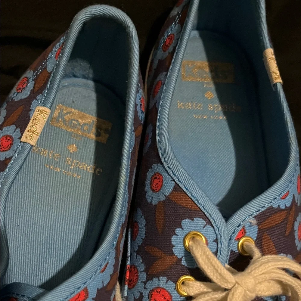 kate spade blue floral sneakers with red and brown accents size 8 - Picture 5 of 7